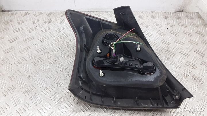 Фонарь задний правый Toyota Avensis 2 (T250) 2006