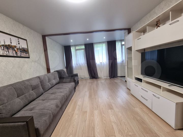 2-к. квартира, 65 м², 2/14 эт.