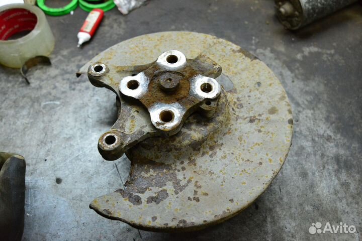 Mazda 6 GG кулак задний правый