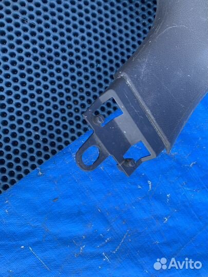 Обшивка багажника правая Volkswagen Touareg GP
