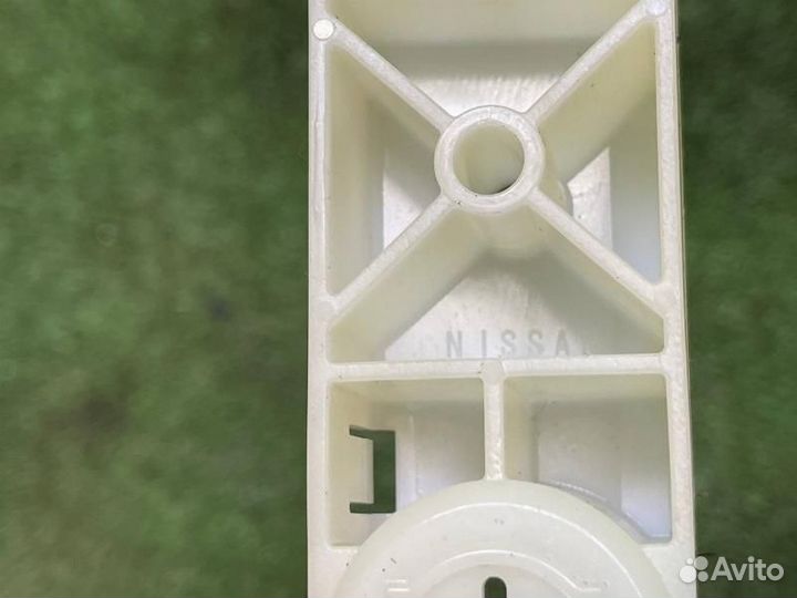 Кронштейн бампера передний правый Nissan Teana J32