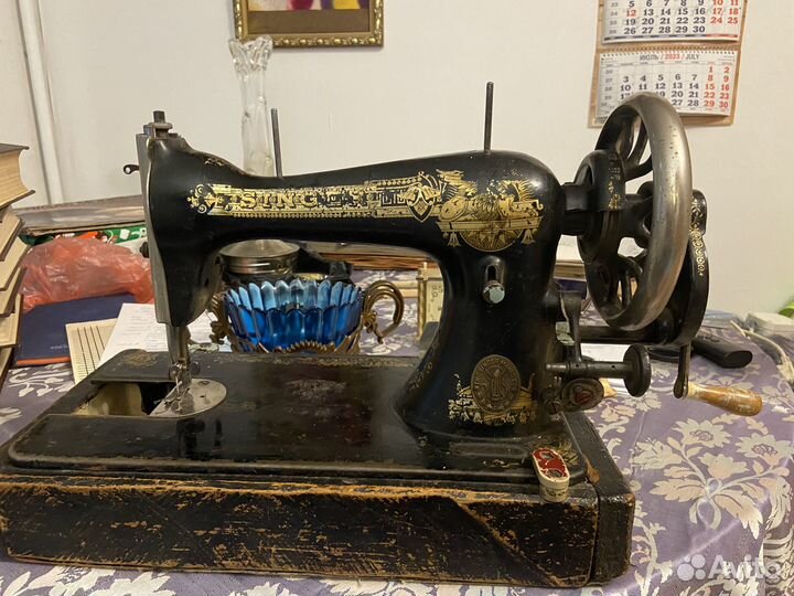 Швейная антикварная рабочая машинка зингер