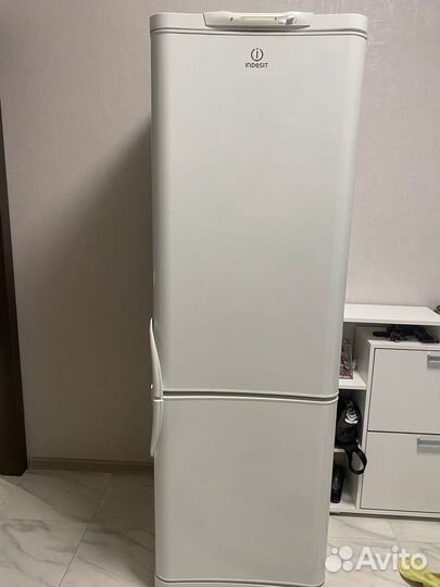 Холодильник бу Indesit