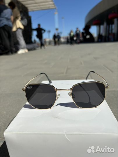 Солнцезащитные очки RAY BAN