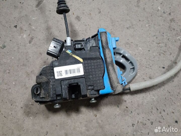 Замок задней правой двери kia ceed 2