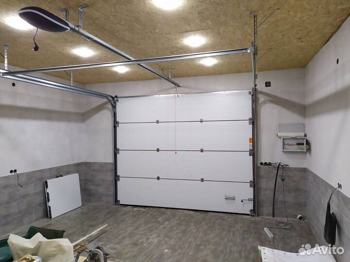 Ворота гаражные подъёмные секционные Алютех