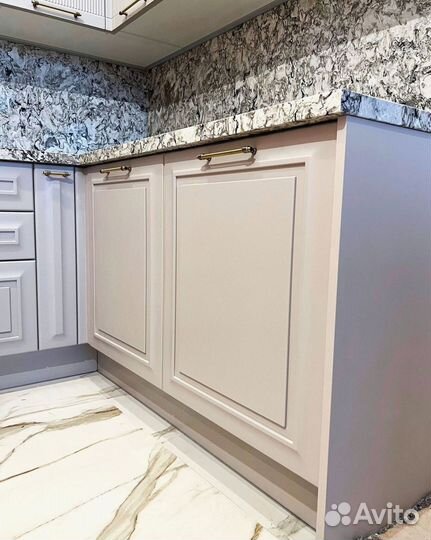 Кухонный гарнитур на заказ с подсветкой