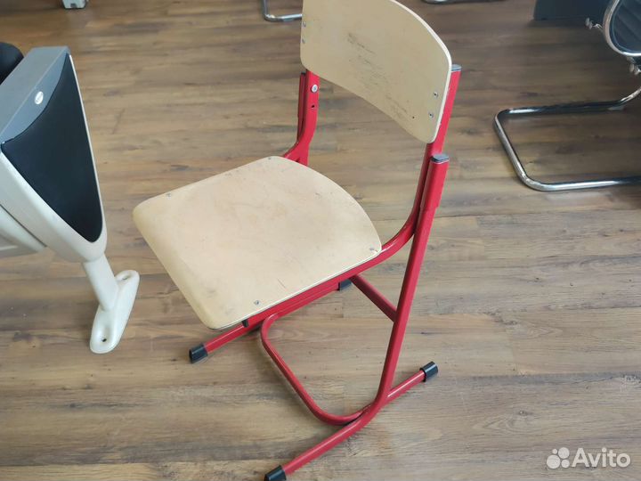 Стул школьный