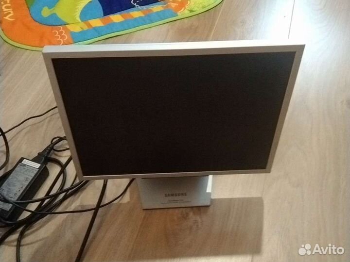 Монитор Samsung 152 x