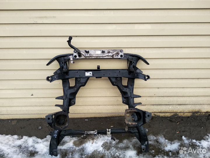 Подрамник на бмв е70