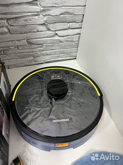 Робот пылесос Redmond