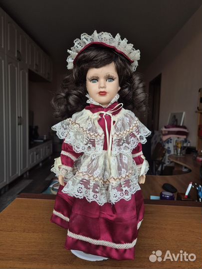 Кукла фарфоровая коллекционная