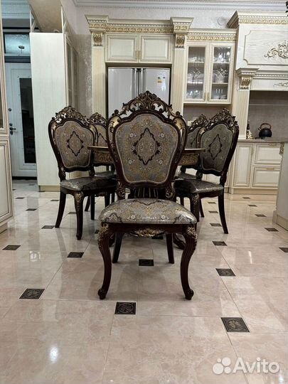 Стол обеденный