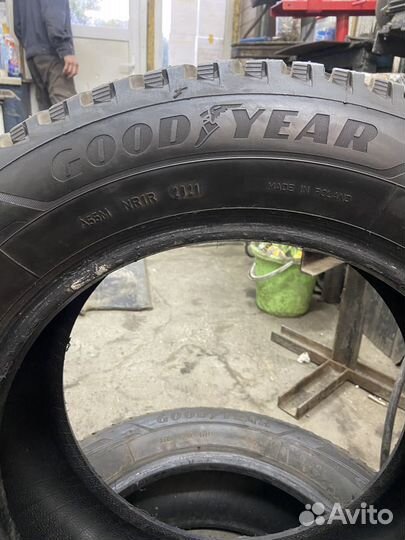 Goodyear UltraGrip Arctic 2 215/60 R16