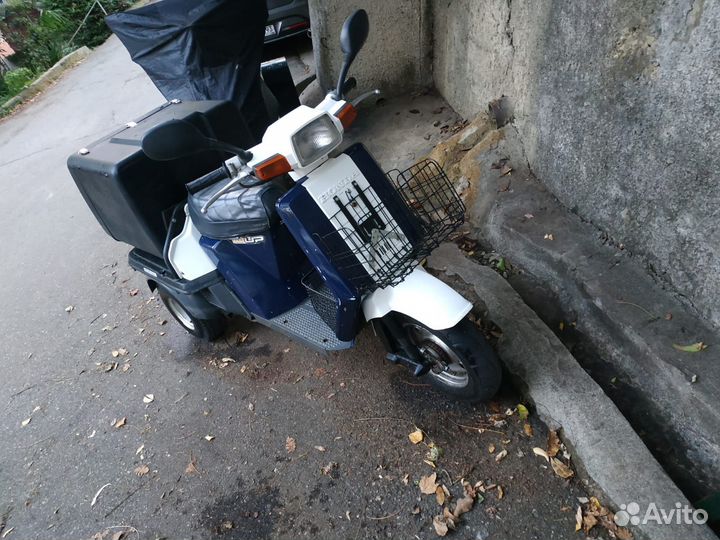 Скутер honda guro up