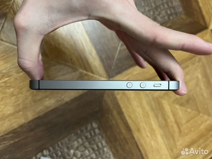 iPhone SE, 32 ГБ