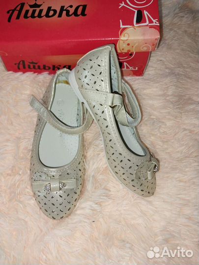 Туфли для девочки 28 р. (стелька 18 см) новые