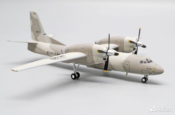 Модель самолета 1/200 Антонов Ан-32Б