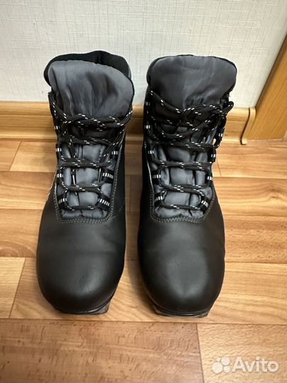 Лыжные ботинки 43 размер (28см по стельке)