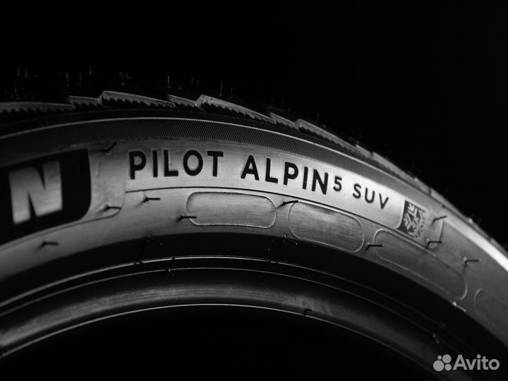 Michelin Pilot Alpin 5 SUV 305/35 R21 и 265/40 R21 100V