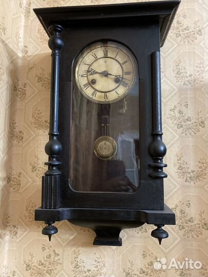 Старинные настенные часы боем