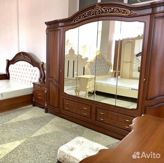 Спальный гарнитур