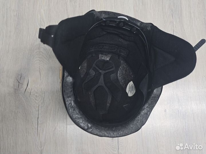 Горнолыжный шлем, ботинки, крепления, очки