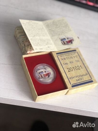 Серебряная монета ниуэ 2010 Автобус