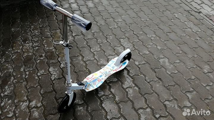 Самокат Scooter 2334b с принтом