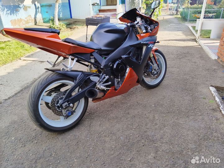 Yamaha YZF R1