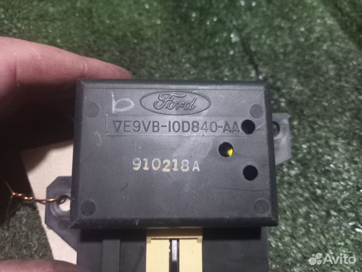 Блок электронный E9VB-10D840-AA Ford Taurus 1 пок