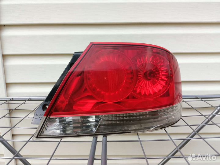 Фонарь задний правый Митсубиси Лансер 9