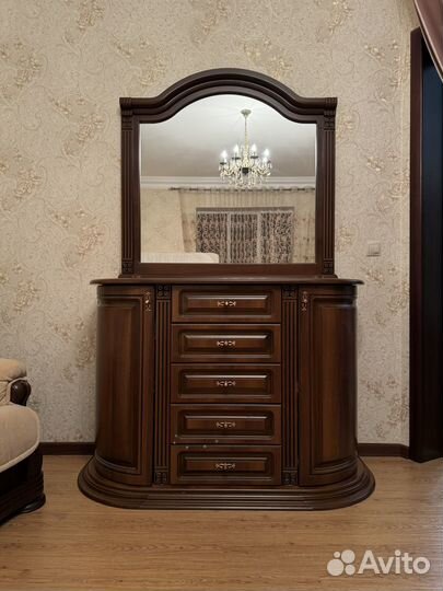 Комод с зеркалом