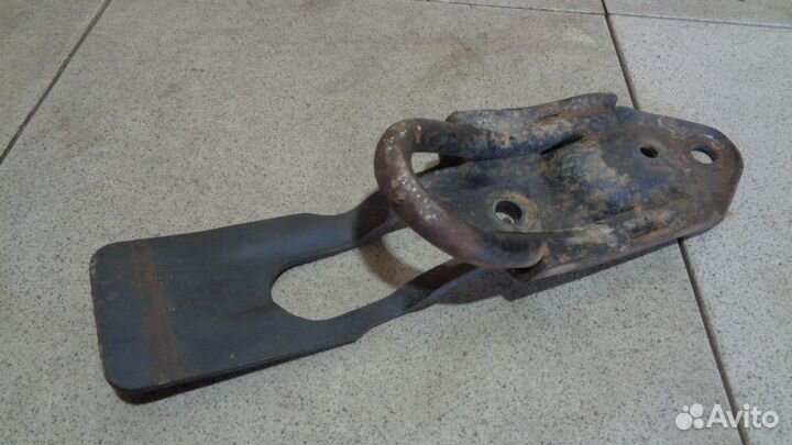 Крюк буксировочный Toyota Corolla (E120) 2000-2007