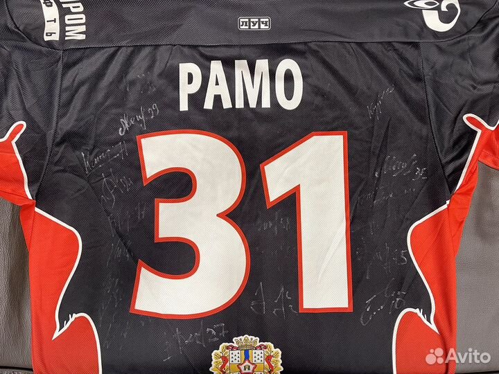 Хоккейный свитер Авангард разных сезонов