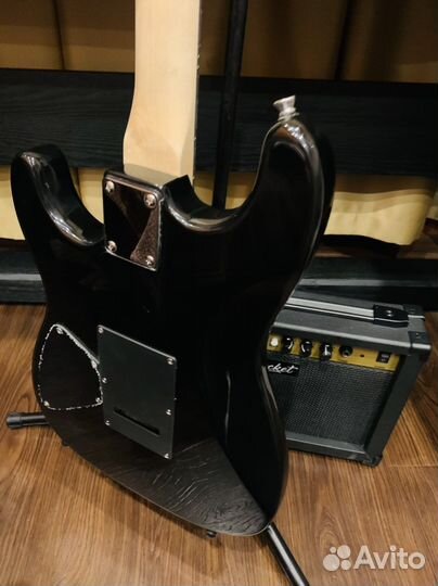 Электрогитара с Комбиком (+комплект аксессуаров)