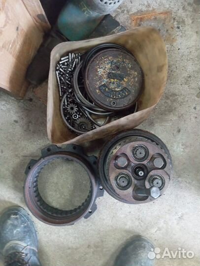 Редуктор хода мини экскаватора Komatsu PC20