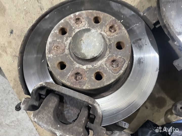 Кулак задний в сьоое skoda octavia a7