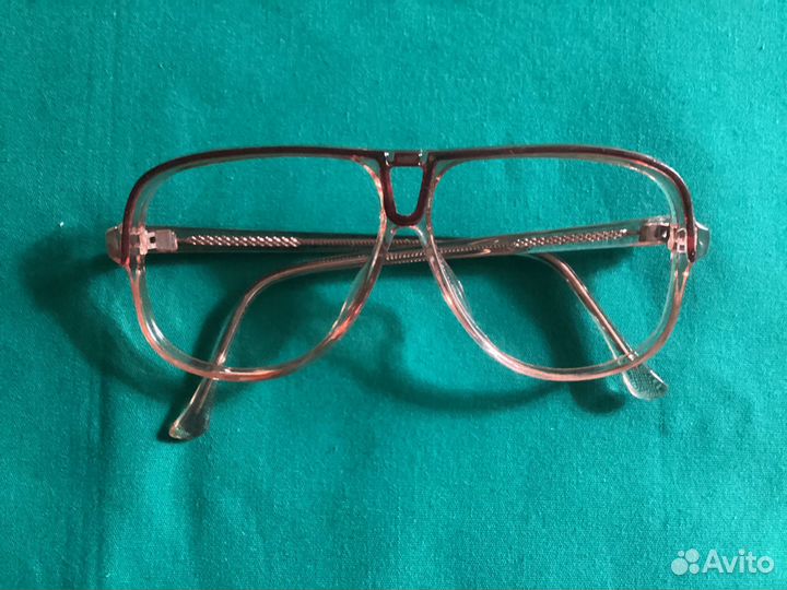 Оправа для очков из Швейцарии