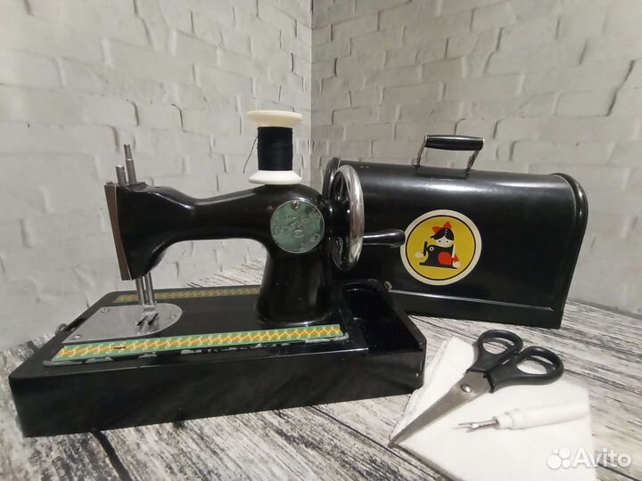 Детская швейная машинка