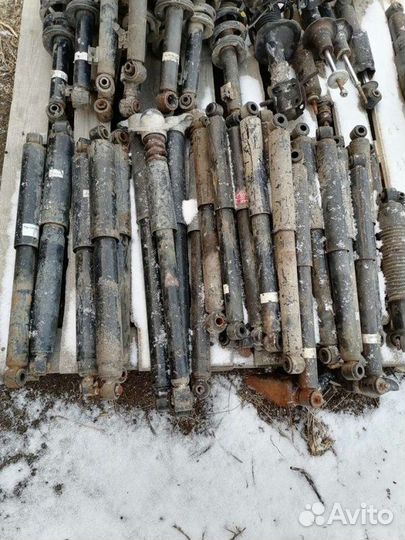 Стойка амортизатор задняя Mitsubishi L200 Iv