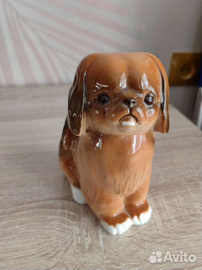 Фарфоровая статуэтка пекинеса