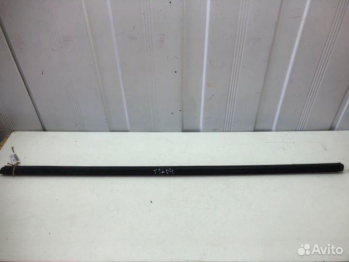 Уплотнитель (бархотка ) передний правый Opel