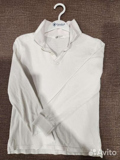 Школьный костюм, рубашка-поло и обувь