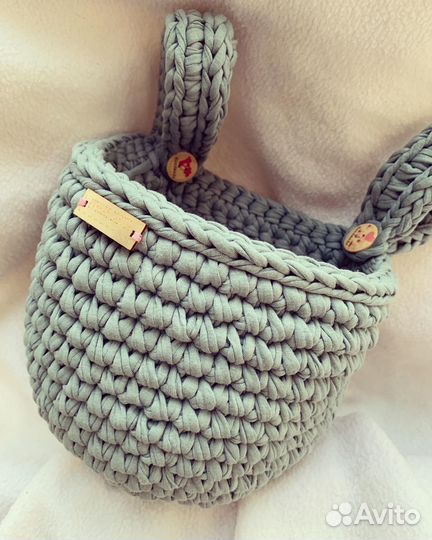 Органайзер на кроватку вязаный подвесной