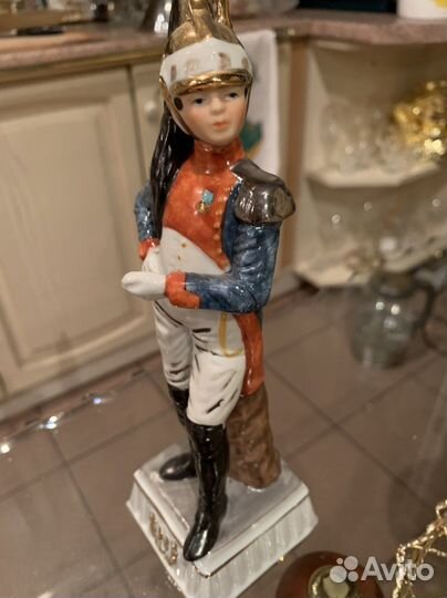Статуэтка фарфор
