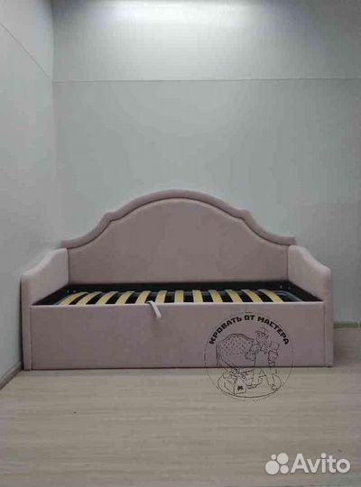 Кровать детская с мягкой спинкой