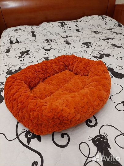 Лежанка для кошек бу