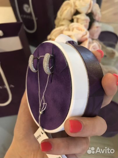 Новые Серьги из золота с 180 бриллиантами Valtera