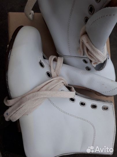 Ботинки для девочки (фигурное катание)